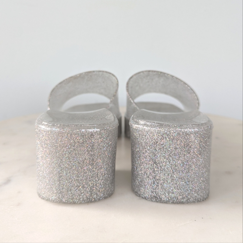 Crown & Ivy Women's Clear Silver Glitter Jelly Slip On Sandals - Picture 7 of 11